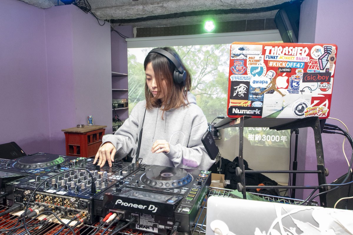 dj_recruit's tweet photo. 前回のSAGANMON vol.3の様子📸
佐賀酒飲んで、SAGANMON DJsの音楽聴いて、佐賀の美味しいおつまみも食べて、とにかくめちゃくちゃ楽しかった思い出💭
10/13(月祝)にまた #SAGANMON vol.4やるので、佐賀出身の方はもちろん、佐賀を知らない方もぜひ遊びに来てください!✨ https://t.co/9baUwcgb2l
