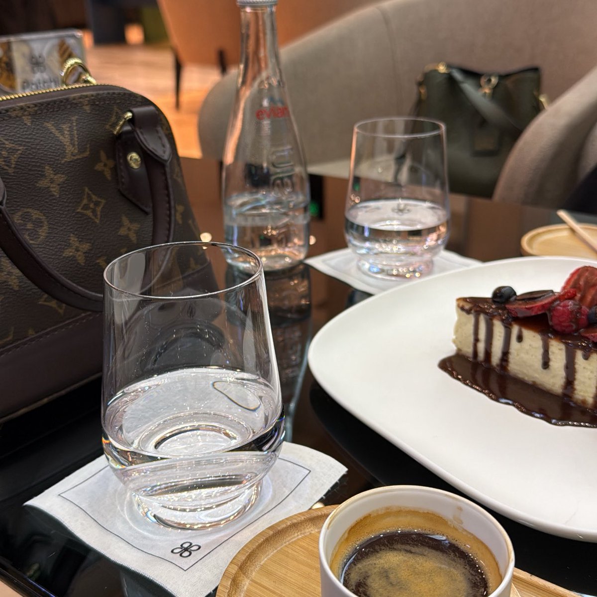 kw11__'s tweet photo. وجهٍ مكثرٍ ربي حلاه من سجّ به ما سجّ منه https://t.co/BA6wPZbb85
