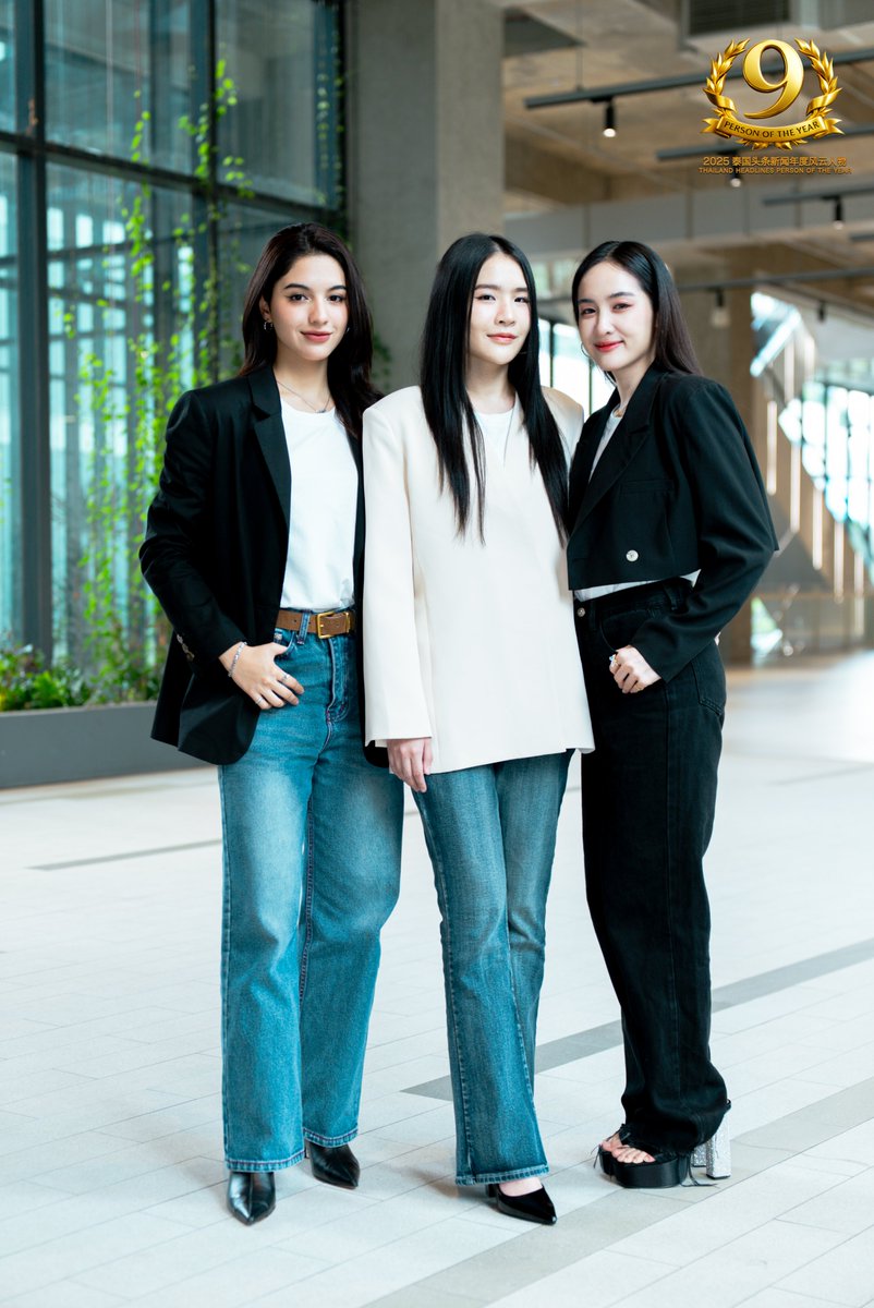 HeadlinesAward's tweet image. &quot;เชลลี่ - พันดาว&quot; &quot;เนโกะ เนรัญชรา&quot; เข้าร่วม งานแถลงข่าว
#PersonOfTheYearAwards2025 

#ThailandHeadlines #2025thailandheadlines 
#เชลลี่พันดาว #Nknaerun 
#Rollercoastertheseries 
#Shellybenda #Pundao #Nknaerun