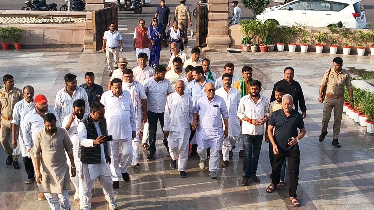 kashikirai's tweet image. बहुजन समाज के महानायक, सामाजिक न्याय और समता के प्रबल पुरोधा मान्यवर कांशीराम जी के महापरिनिर्वाण दिवस पर लखनऊ स्थित डॉ. भीमराव अंबेडकर पार्क में उनकी प्रतिमा पर पुष्पांजलि अर्पित कर उन्हें श्रद्धांजलि दी।

कांग्रेस परिवार संकल्पित है कि कांशीराम जी के आदर्शों और सामाजिक समरसता…