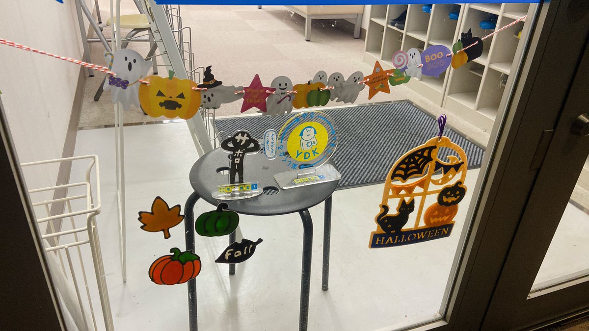 isesakismark's tweet photo. 【🎃study or Scream🎃】
勉強しないと悲鳴を上げちゃうぞ
教室もハロウィン仕様 https://t.co/8vsnBE0Cyn
