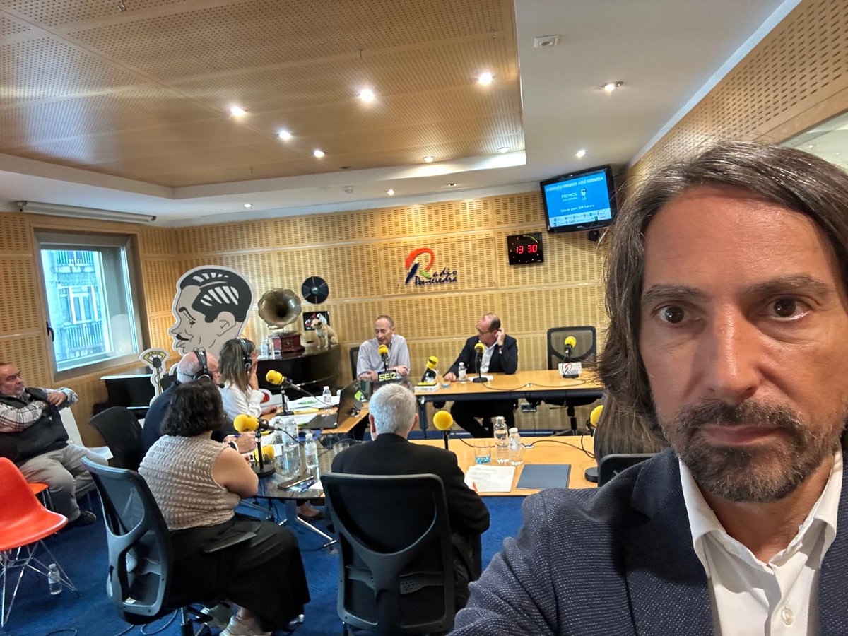 🎙️Presentación de la II Gala de los Premios José Hermida 

De la mano del jurado de docentes y profesionales de <a href="/SerPontevedra/">Radio Pontevedra</a>, los centros celebrarán una jornada llena de creatividad y mucha comunicación.

Gala final en mayo de 2026, en el salón de actos de la <a href="/unedpontevedra/">UNED Pontevedra</a>