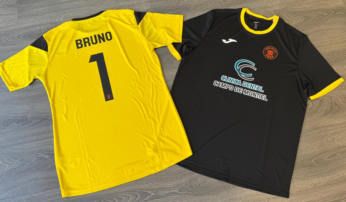FosburyTextil's tweet photo. 👕 Ya están listas las nuevas camisetas para el equipo de fútbol sala patrocinado por Clinica Dental Campo de Montiel. 

🤝🏻 ¡Esperamos que os traigan mucha suerte para la temporada! https://t.co/gwYQ4aNbKj