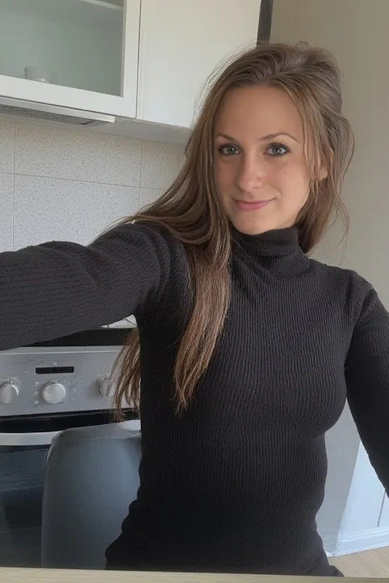 Miiss_Sosso_'s tweet image. Quand une mamie demande si je peux prendre une tasse de thé avec elle même si je sais que cela risque de me mettre en retard...