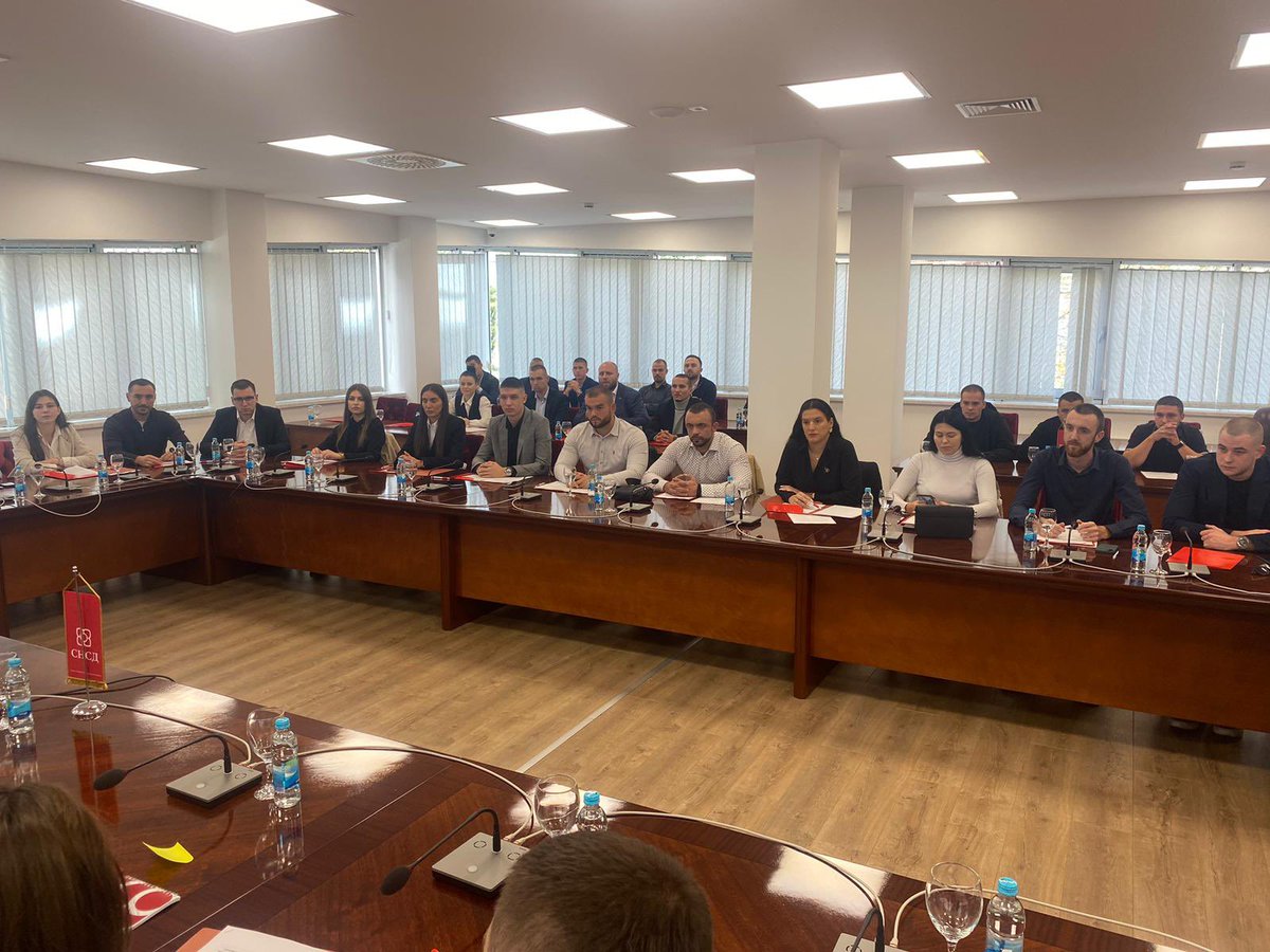 ➡️ У Бањалуци је у току проширена сједница Предсједништва Младих социјалдемократа.
