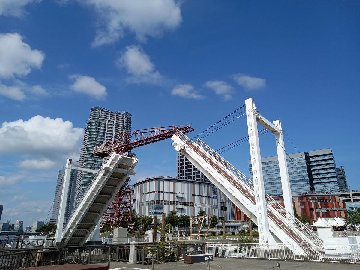 sasamon99's tweet photo. アーバンゲートブリッジ。

#東京 #風景 #豊洲 #江東区 #風景 #アーバンゲートブリッジ

Urban Gate Bridge in Toyosu.
#tokyo #town #object #Toyosu #Japan https://t.co/gvgwBj33VY