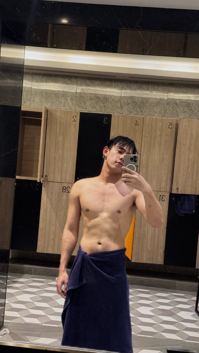 Meesomlit's tweet photo. รับตัดสูทค๊าบบบบบ https://t.co/U0BMoaJSfa