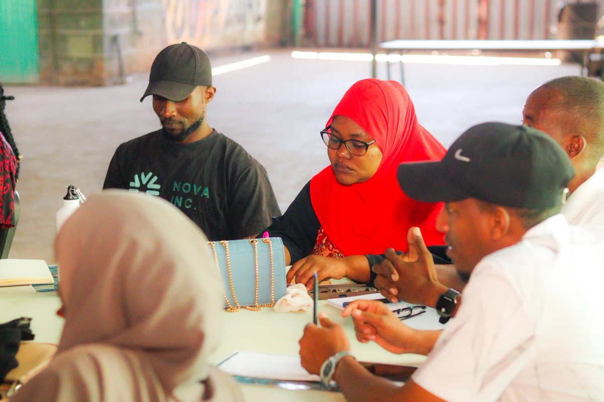 Icpd25YouthKE's tweet image. Through the #ICPDYouthDialogueKE, Isiolo youth are deepening their understanding of national priorities and aligning their actions with the #ICPD25 promise and the 2030 Agenda, ensuring no young person is left behind.