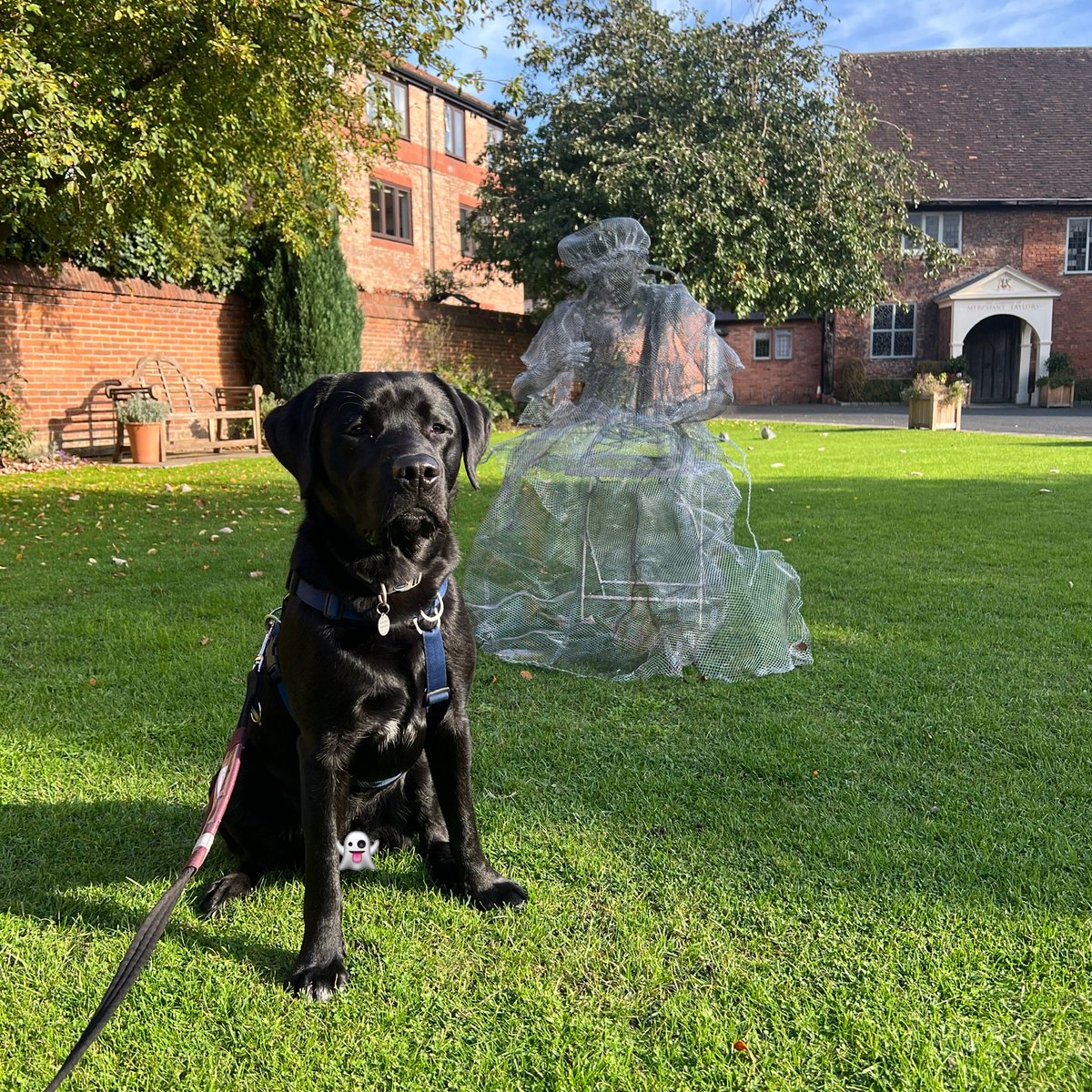 hd_puppy's tweet image. I’ve been ghost hunting 👻 @danny_robins #GhostsInTheGardens
I found a spooky seamstress @mtaylorsyork 
Also a little spectator to hide 🙈 my excitement
