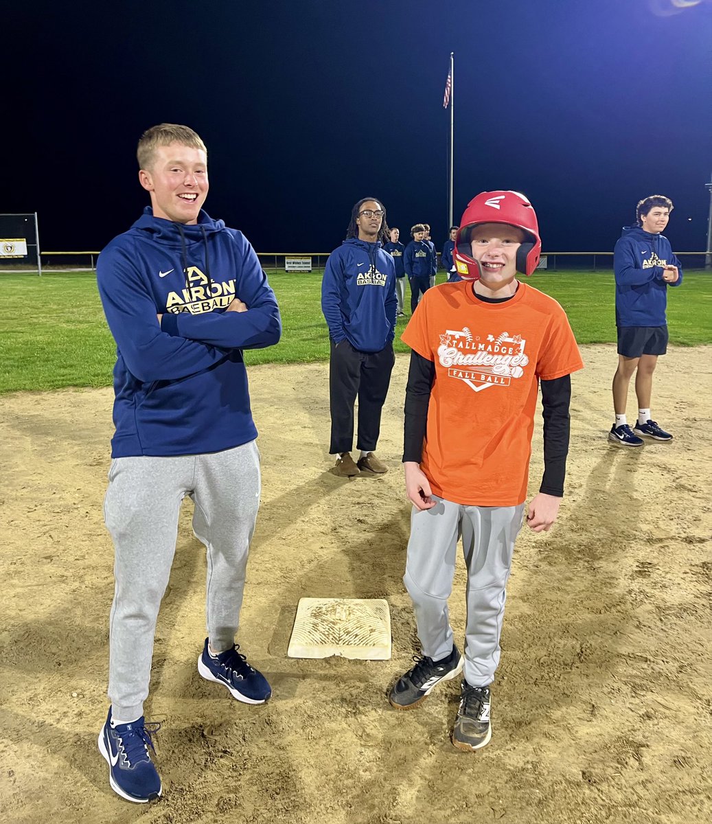 ZipsBB's tweet image. Night Under The Lights! 🏟️

Amazing experiences for our program. 

Cheering on our guy Brodyn and the rest of the members of the Tallmadge Challenger Baseball League. 

Great environment. Great energy. Great memories. #GoZips