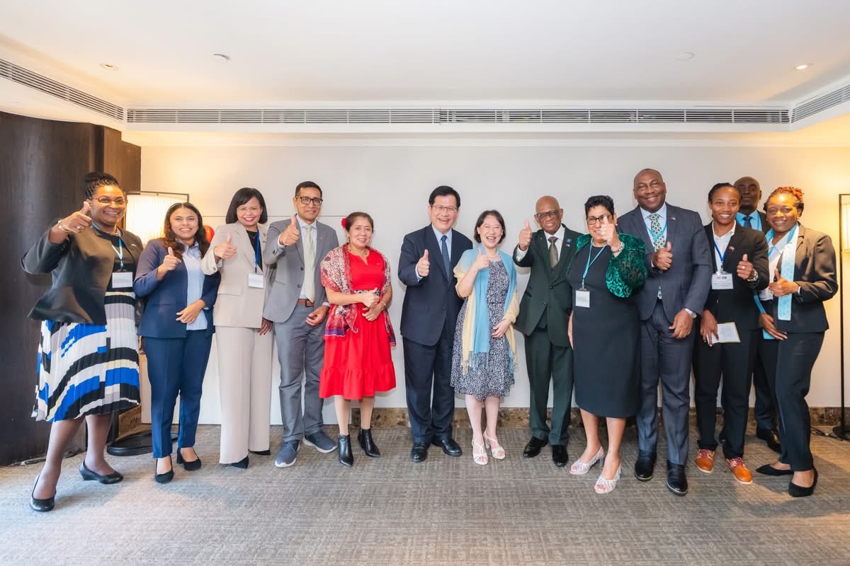 chia_lung's tweet image. Honored to welcome the Governors-General of #Belize &amp;amp; #SaintLucia to #Taiwan ahead of our National Day! I’m deeply grateful for their countries’ steadfast support and friendship, and look forward to strengthening our partnerships built on shared values of democracy and prosperity