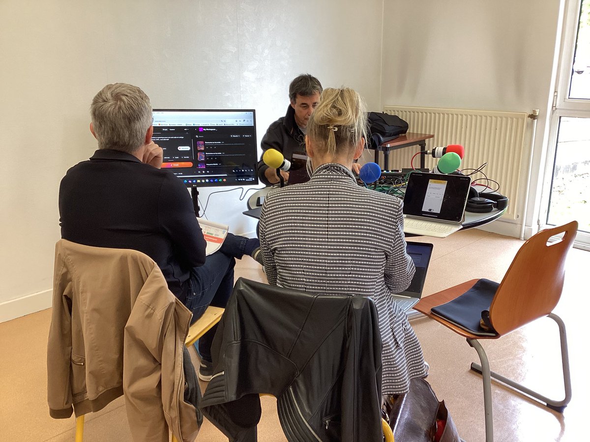 dane_nancy_metz's tweet image. Place aux ateliers thématiques #IA lors de l'événement #TNEVosges ⤵️
✔️ IA au service de la #webradio,
✔️ L’art de bien formuler les prompts,
✔️ #IntelligenceArtificielle et esprit critique...
#1D 
#2D 
#TNE88 
#vosges 
#numérique 
#France2030