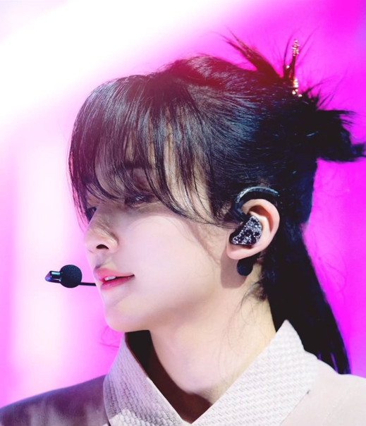 Sugar down bad for Jeonghan tweet media