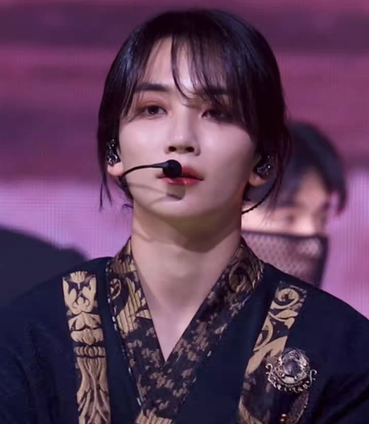 Sugar down bad for Jeonghan tweet media