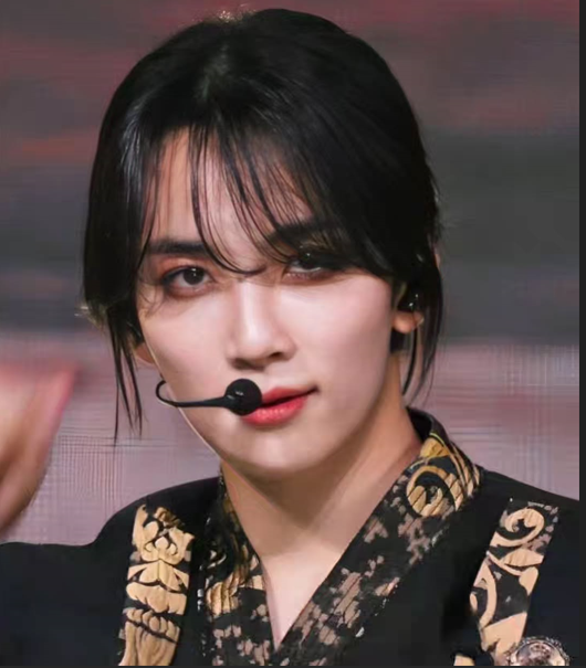 Sugar down bad for Jeonghan tweet media