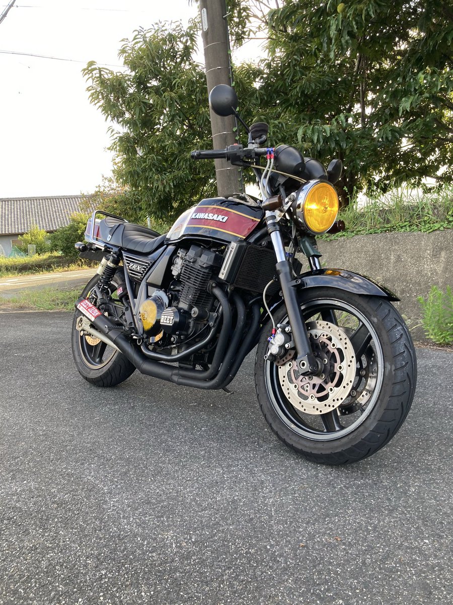 itsukaha06's tweet photo. zrx400に追い金でkz900、kz1000ありませんか？
z1仕様を探してます。

#kz900
#kz1000 https://t.co/rc62WcHhqO
