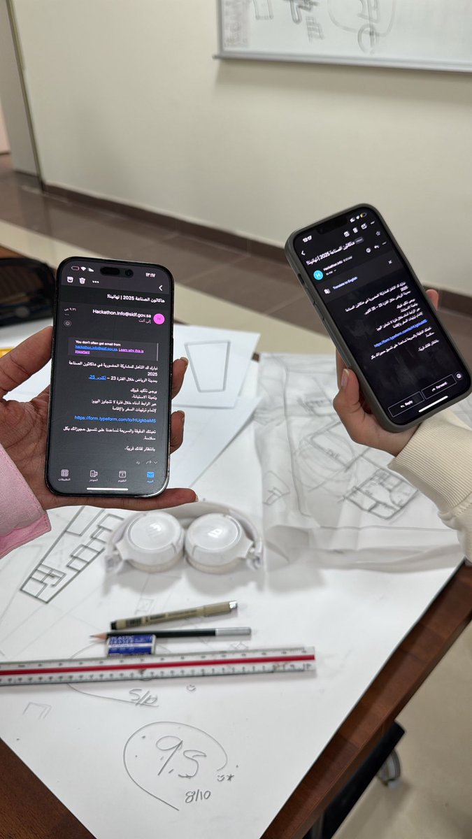 GhaidaFalymi's tweet image. وسط زحمة الاستديو وساعات التصميم الطويلة، وصلنا الخبر اللي صنع يومنا! 🎉
من بين ٩٦٠٠ مشارك و٩٦٧ فريق، تأهّل فريقنا في هاكاثون الصناعة! 🤍

@SIDFSA 
#هاكثون_الصناعة #SIDF