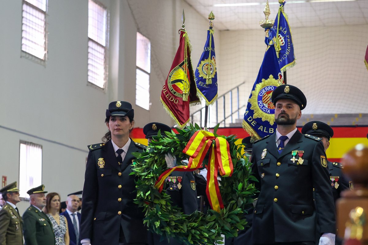 Un año más, con motivo de la festividad de los Santos Ángeles Custodios, hemos acompañado, junto a Inés Cañizares y <a href="/DanielMorcillo7/">Daniel Morcillo</a>, a la @Policia de #Toledo en su acto institucional.

🚔 Un día para poner en valor el esfuerzo y la entrega de quienes dan su vida por España.