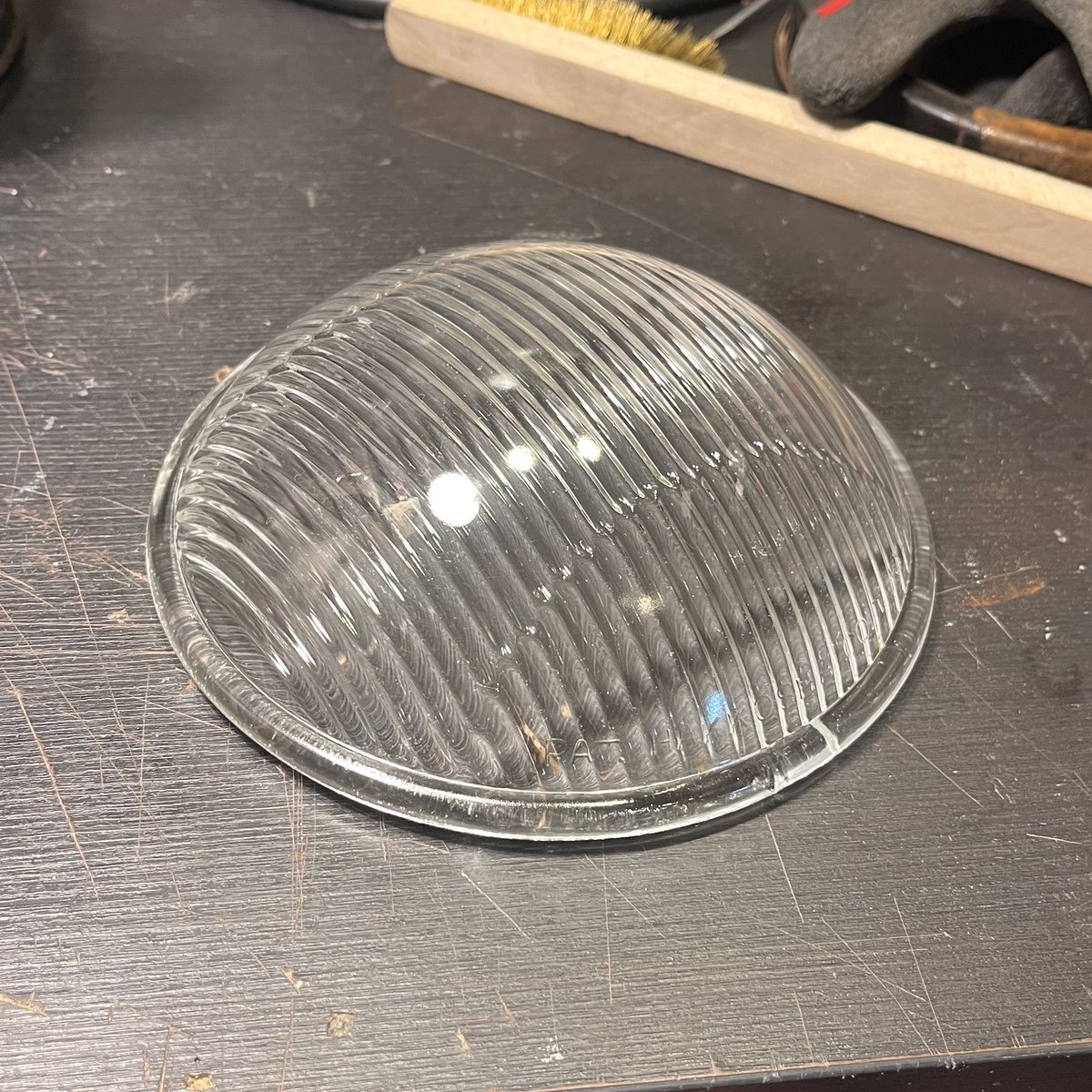 お預かり整備中の標識灯
ぬるま湯つけて清掃したらまるで別物✨
モチベ上がるゥ