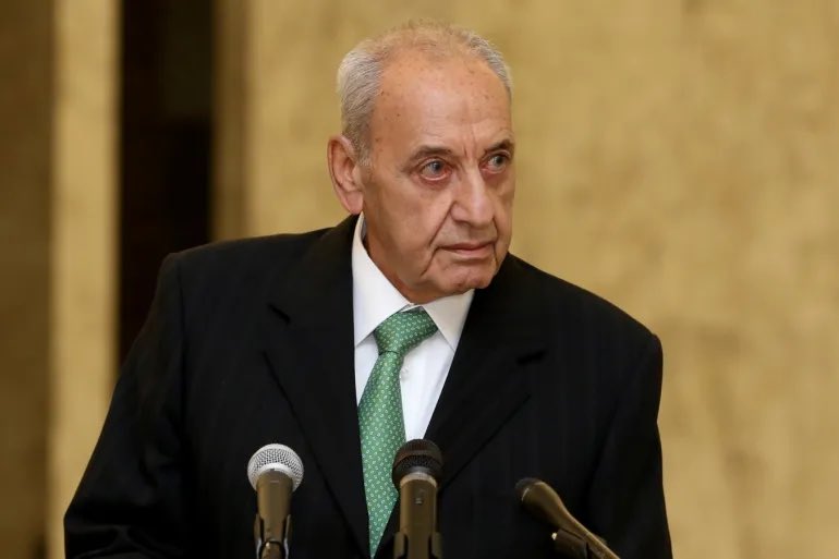 الرّئيس #نبيه_بري 
هل يعقل أن لا تقول الحكومة اللبنانية لأبناء القرى الحدودية في عيتا الشعب وكفركلا وحولا ويارين ومروحين والضهيرة وميس الجبل وبليدا والخيام ويارون ومارون الراس وكل قرى الشريط المدمرة، هؤلاء الذين عادوا لزراعة حقولهم وافترشوا منازلهم المدمرة؛
أن لا تقول لهؤلاء