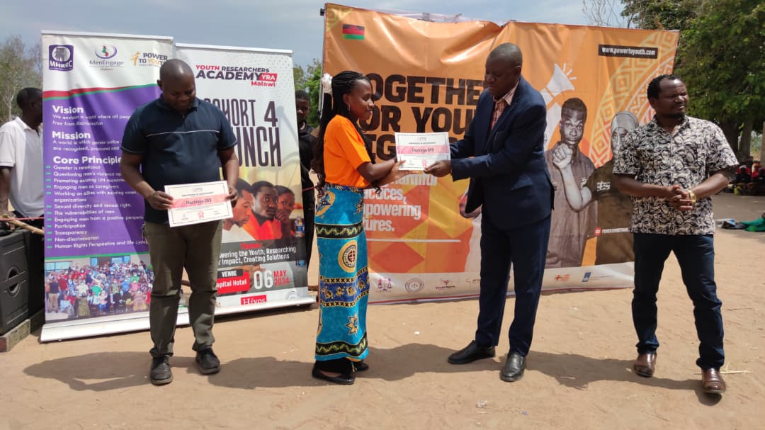 The #PowerToYouth Malawi closing event started yesterday in Chirala primary school ground in T/A Mizinga with Paramount Chief Kawinga as guest of honor. They launched an age-appropriate guide on community development issues and awarded certificates to community leaders , youth