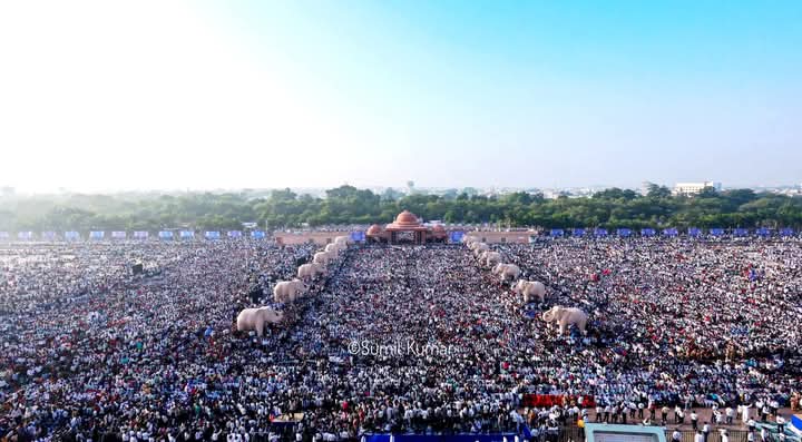 बसपा संस्थापक मान्यवर श्री कांशीराम जी के परिनिर्वाण दिवस के मौके पर मायावती जी ने जो प्रचंड भीड़ जुटाने में कामयाब हुई हैं,इसे देखकर आज रात इंडिया गठबंधन को नींद नहीं आएगी!

सपा-कांग्रेस को जमकर कोसने और बीजेपी सरकार की तारीफ करने के बावजूद मायावती जी की रैली के निहितार्थ चाहे
