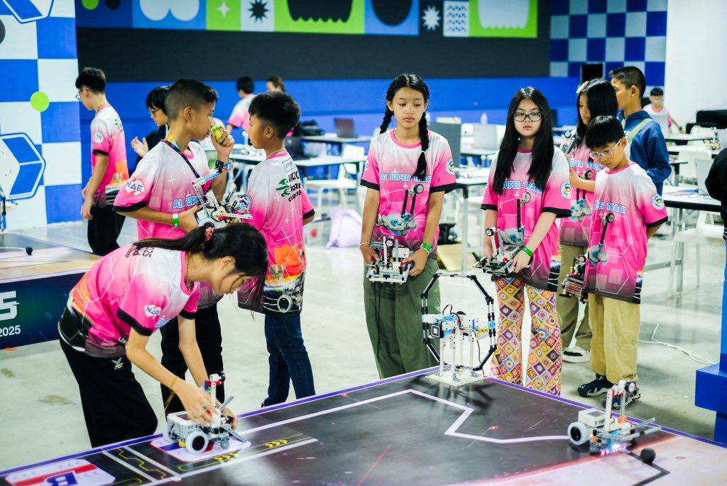 zmrobot's tweet image. Congratulations!
2025WRC Thailand Championship competition, 3rd-5th, October!
The teams are exposed to robots step by step, from simple construction to programming and then challenge in competition.
  --ZMROBO Super AI
#WRC #SuperAI #SuperTrack #robot