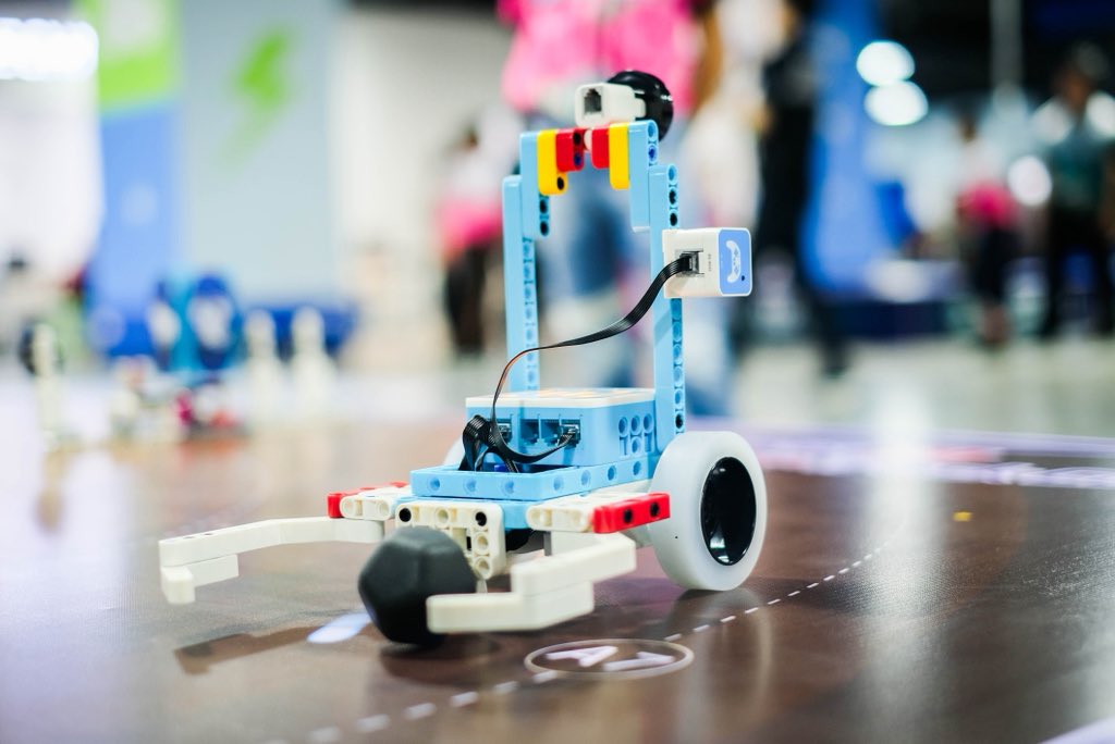 zmrobot's tweet image. Congratulations!
2025WRC Thailand Championship competition, 3rd-5th, October!
The teams are exposed to robots step by step, from simple construction to programming and then challenge in competition.
  --ZMROBO Super AI
#WRC #SuperAI #SuperTrack #robot