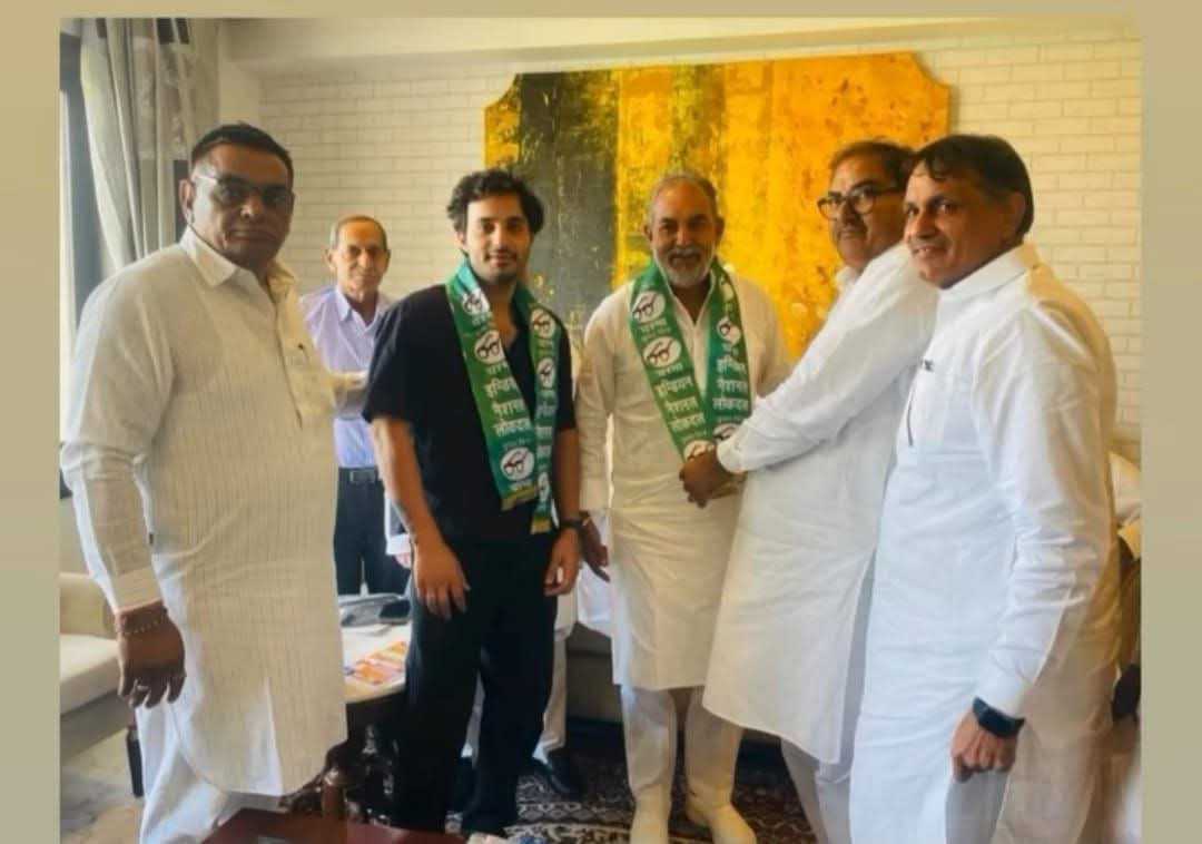 भिवानी में कांग्रेस को तगड़ा झटका वरिष्ठ कांग्रेसी नेता और पूर्व में जीजेपी के भिवानी से जिलाध्यक्ष रहे जोगेंद्र सिंह बागनवाला इनेलो में शामिल हुए।।
रोहतक रैली के बाद से अभय सिंह चौटाला जी कारवां लगातार बढ़ रहा है।
हाल ही में बवानी खेड़ा से jjp के पूर्व में रहे प्रत्याशी श्री राम