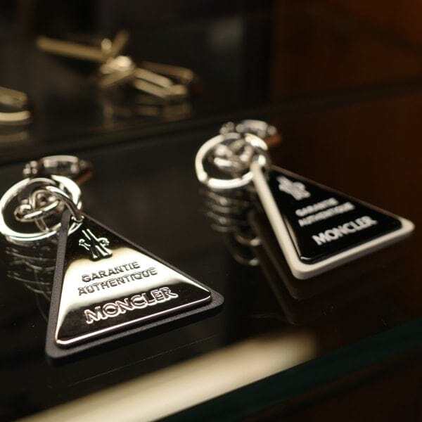 ゴルフ始めました☺ 　MONCLER ネイビー　 クルーネック　ベロア MONCLER モンクレール GENIUS ジーニアス MERCEDES-BENZ BY NIGO