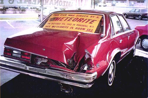 Astro_Cady's tweet photo. #OTD 10/9/1992: The Peekskill 💥#meteorite fell to 🌎Earth, landing on a @chevrolet Malibu in #Peekskill, NY: https://t.co/BItNEyLQcf
#space #astronomy #meteorite #peekskillmeteorite https://t.co/xiNF1OYjB5