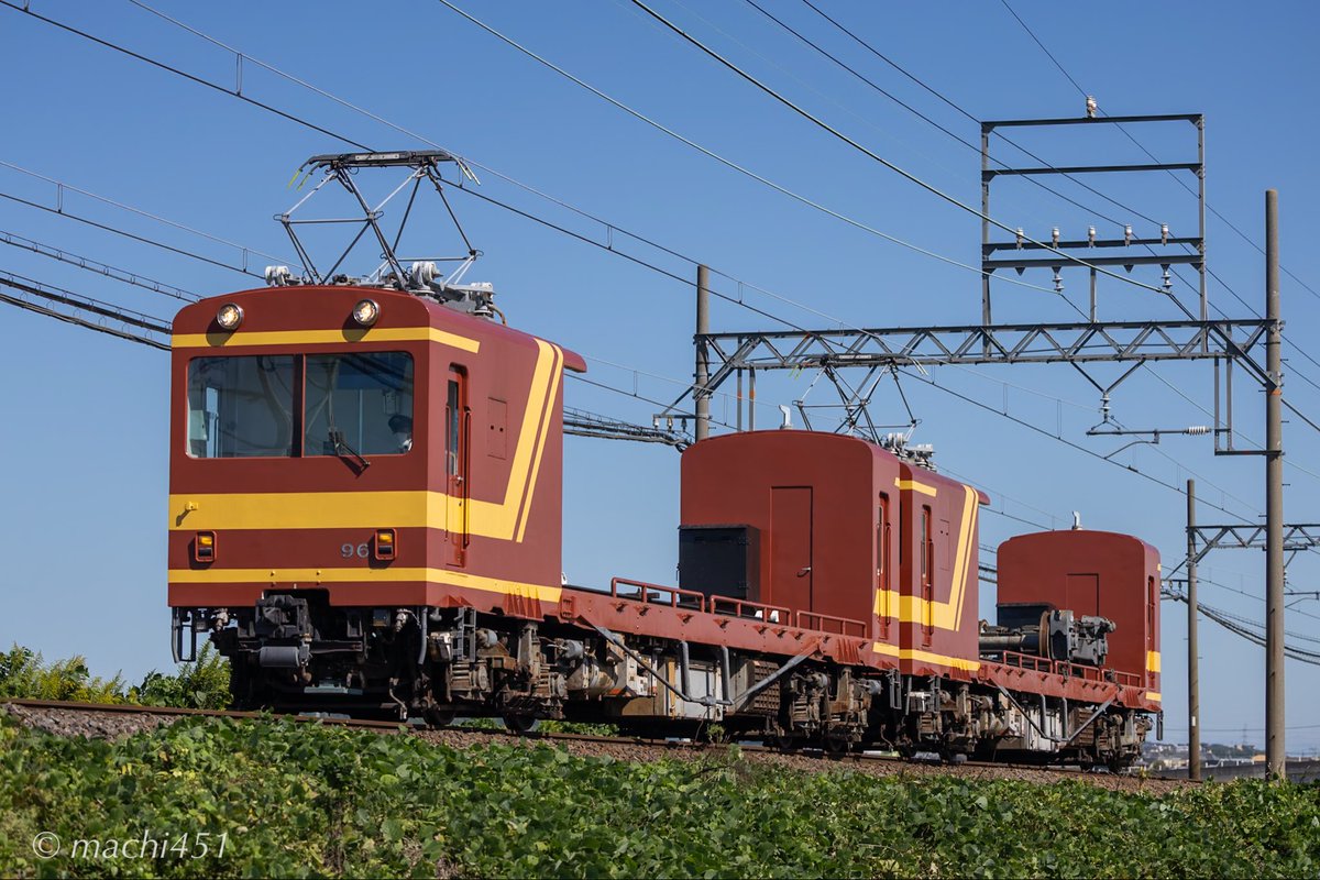 machi451's tweet photo. 今朝は近鉄へ。モトという珍しい電車を撮ることができました。青空で抜けて良かったです。20251009霞ヶ浦 https://t.co/SNMoZCxBQ0