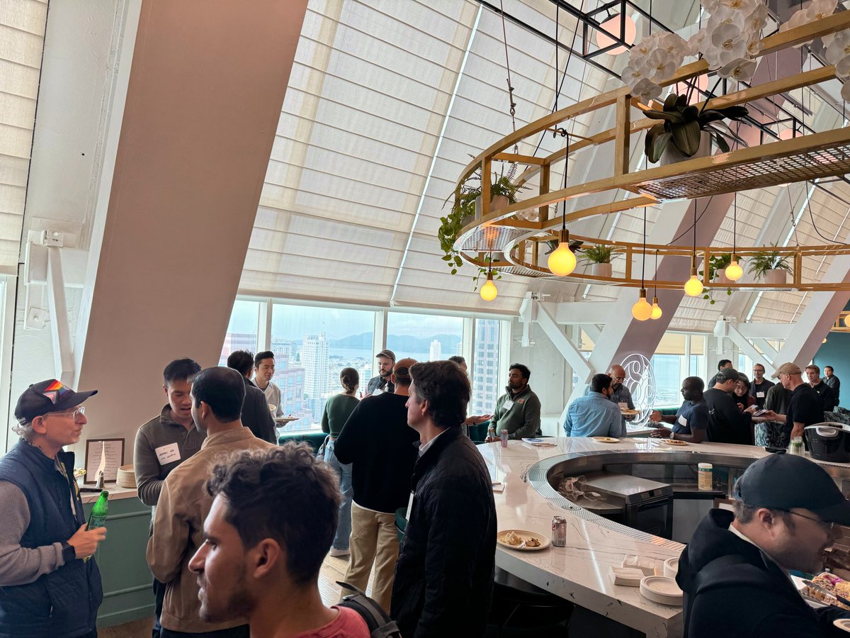 roseajohnson's tweet image. stopped by @mercury’s founder x investor speedrun luncheon featuring beautiful views and some cute new swag. Great event @Yokachen! #SFTechWeek @Techweek_