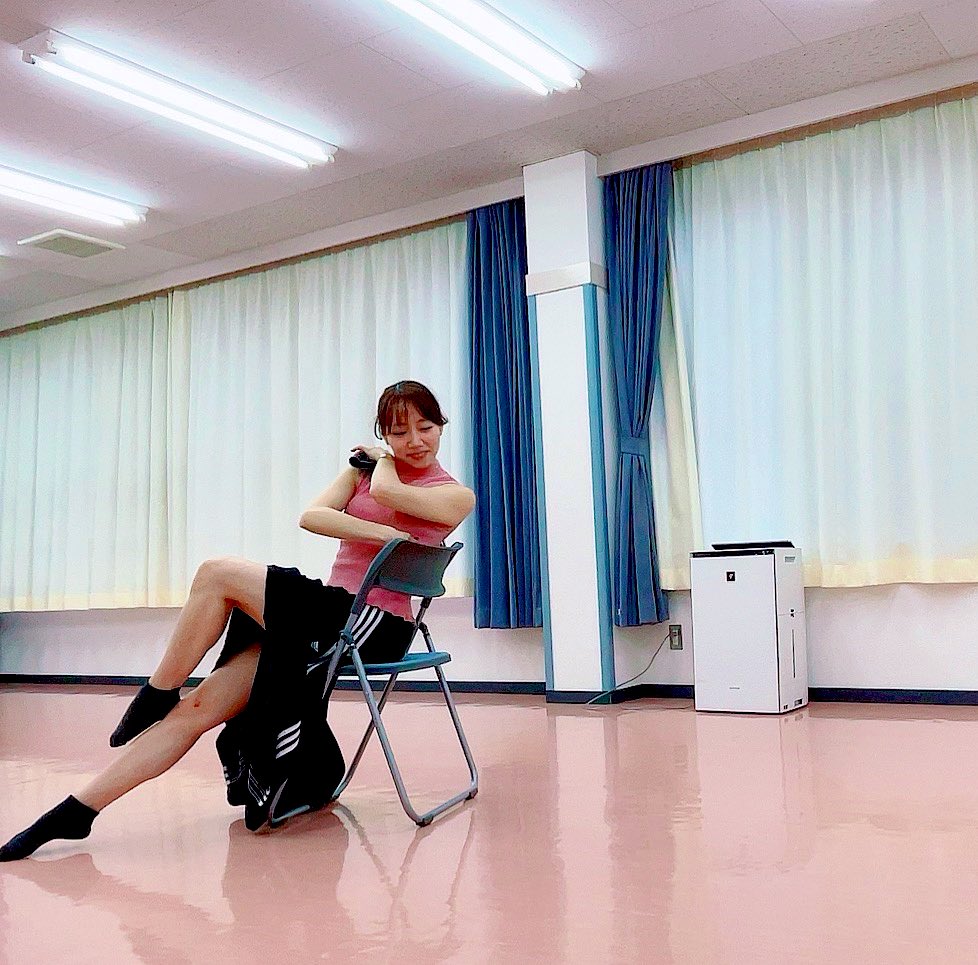 ／
自分の筋肉もりもり具合にウケた1枚📷
お稽古佳境です‼️

あれっ、スカーレット・ロズワルドは社交界の華……だよね……？
＼

10月22日(水)〜26日(日)
ヅカ★ガール
『イヴ・プリマ・パンドラ〜幻想都市の魔女〜』
シアターグリーンBIG TREE THEATER
🎟️confetti-web.com/events/9520

#イヴプリ2025