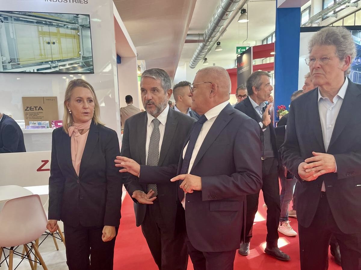 🏭 Ieri a Lucca ho avuto l’onore di aprire la 31ª edizione del #MIAC2025, celebrando l’eccellenza dell’industria cartaria, pilastro del Made in Italy con 26,9 miliardi di fatturato e 160.500 addetti.
🌱 Ho discusso di Transizione 5.0, puntando a semplificare la burocrazia per le