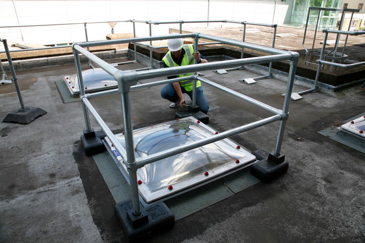 safetyexperts's tweet image. Who is responsible for providing fall protection? The employer, the contractor, or the worker?
The answer is the employer. OSHA 1910.28(a)(1) requires employers to provide protection for each employee exposed to fall and falling object hazards.
#fallprotection #oshacompliance