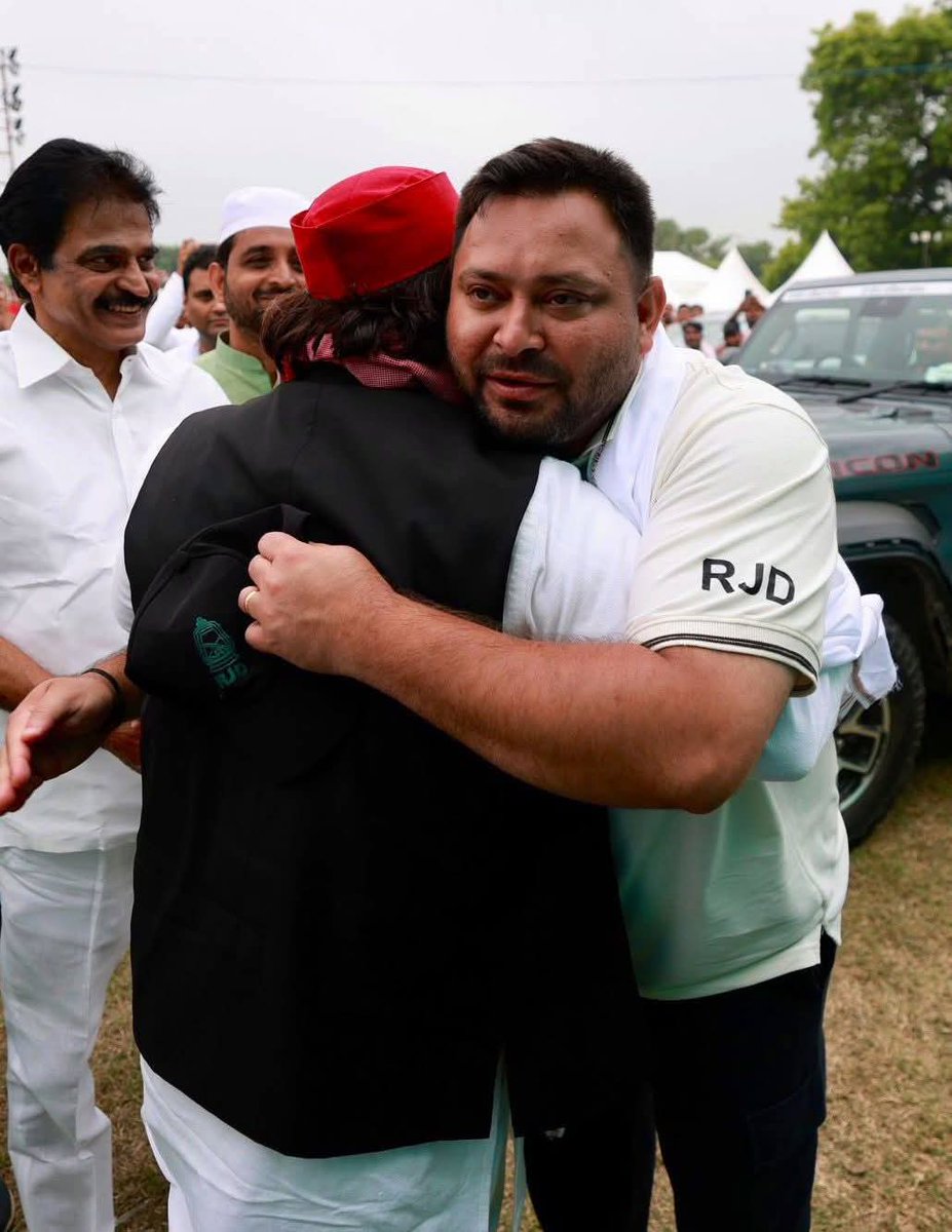 🚨 आज तेजस्वी यादव ने बड़ा ऐलान किया 💥
👨‍🎓 हर परिवार से एक को नौकरी देने का वादा 🙌
📜 सरकार बनते ही 20 दिन में कानून बनाने की बात ✍️
🗓️ और 20 महीनों में पूरा करने का भरोसा 🔥
💪 ये कदम बेरोज़गार युवाओं को नई उम्मीद देता है 🌟

#नौकरी_मैन_तेजस्वी