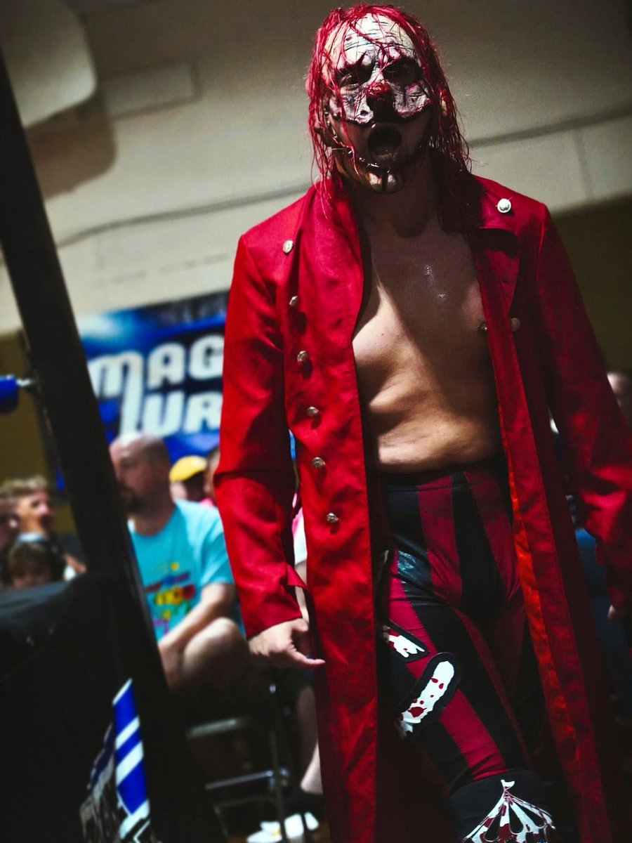 Sideshow_Psycho's tweet photo. bow down before the one you serve 🎪
you're going to get what you deserve 👑 https://t.co/U6UdVgirH5