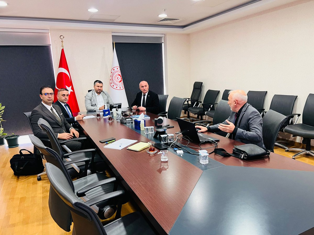 📍 ERZURUM TİCARET VE SANAYİ ODASI’NDAN T.C. SANAYİ VE TEKNOLOJİ BAKANLIĞI’NA KALKINMA ODAKLI ZİYARET

Erzurum’un sanayi, eğitim, teknoloji ve kalkınma yatırımlarını içeren kapsamlı dosya, T.C. Sanayi ve Teknoloji Bakan Yardımcısı Sn. Oruç Baba İnan’a sunuldu.

ETSO Yönetim