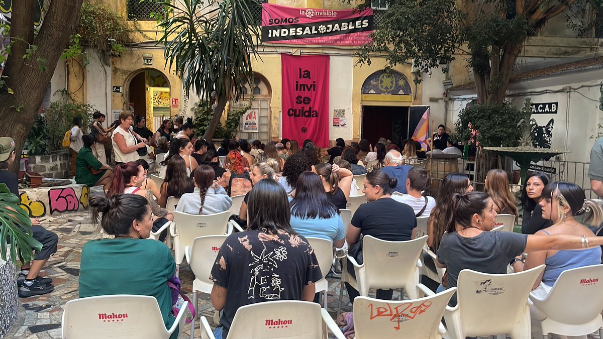 Ayer fue una tarde llena de emoción. Gracias a todas las que vinisteis a verme. A la abuela que mandó a su nieta para que se lo contara después. A la maestra que estuvo conduciendo una hora para venir a verme y le quedaba otra de vuelta. A la que chica que estuvo dos horas en un