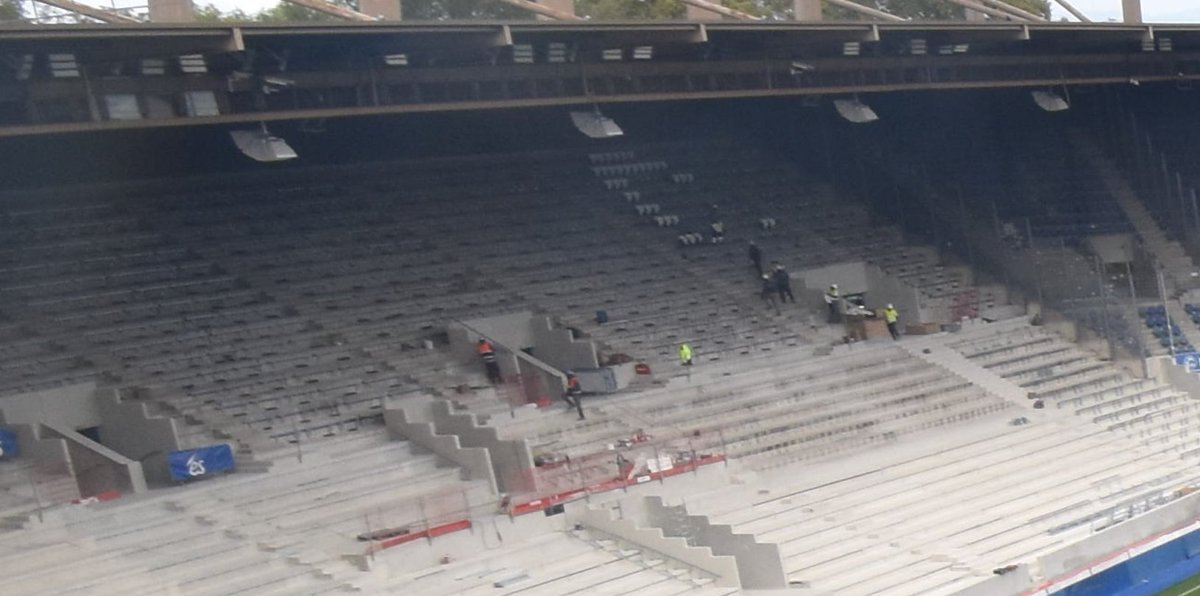 maitre_guigz's tweet image. Les premiers sièges de la nord commencent à être posés ! En commençant par les blancs pour refaire le &quot;STRASBOURG&quot;. #LiveRCS