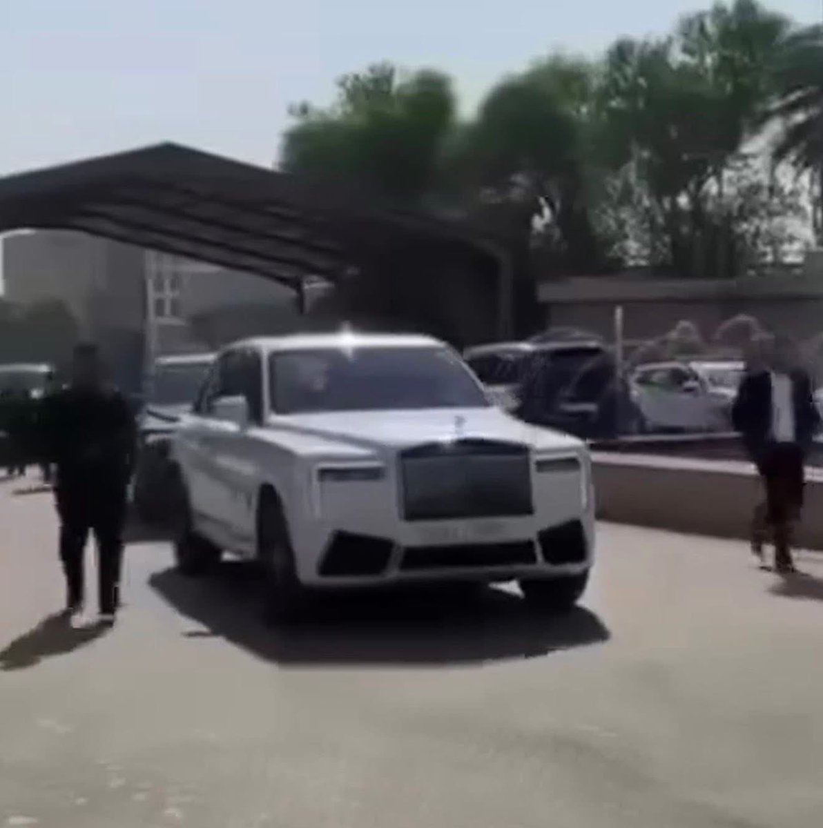 moola_abood's tweet image. روز رايس؟ تخيل عمر بن الخطاب وعلي بن أبي طالب چانوا عدهم كل واحد بغلة ورافع الرفاعي عنده روز رايس لايختلف معممي السنة عن معممي الشيعة بالسرقات والحرمنة..!!
#تهي_بهي