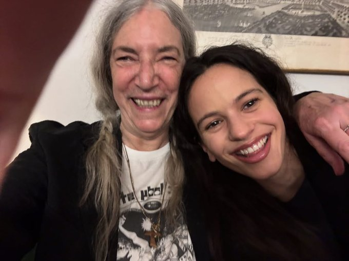 nevermissaabeat's tweet photo. imaginate ser la mama de Rosalía y que tu idola de joven Patti Smith ahora tiene una foto con tu hija y escribe esas palabras. Me explota la cabeza, quiero saber que siente. https://t.co/uLDIJXuffQ