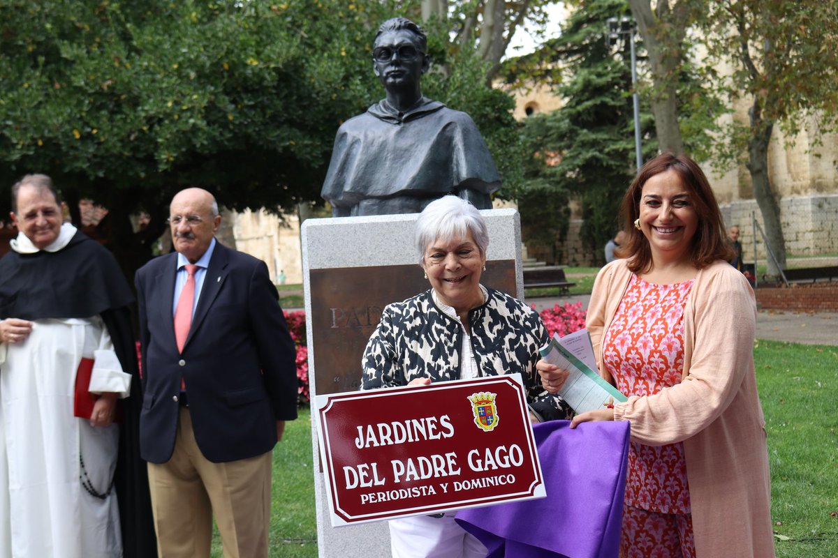 El padre José Luis Gago del Val, #sacerdotedominico palentino, conocido por su labor en los medios de comunicación, ya da nombre a los #jardines junto al Convento de San Pablo en la capital de #Palencia y así lo atestiguan una #placa y un #busto que han sido descubiertos hoy.