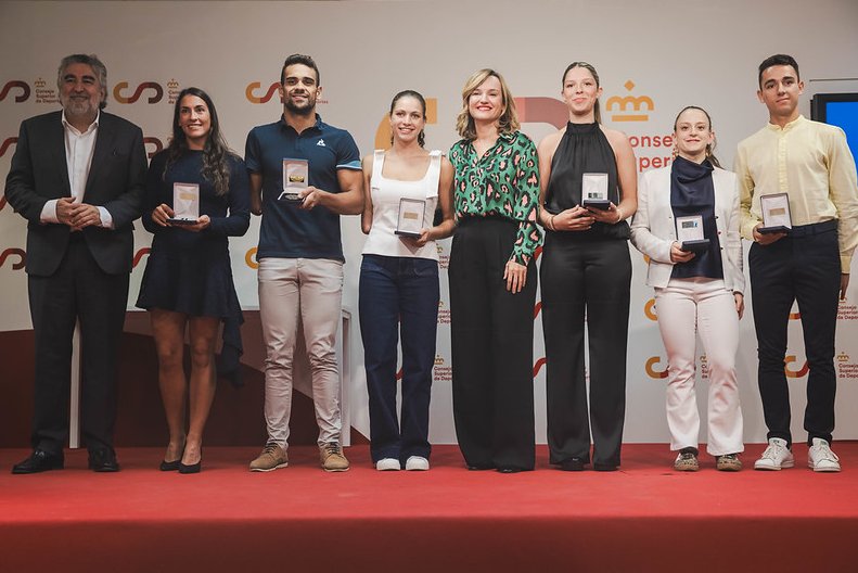 deportegob's tweet image. 🏅 @Pilar_Alegria  y @jmrdezuribes han entregado hoy los Premios CSD-Carrera Dual.

👏 Un reconocimiento con el que @educaciongob y el Consejo Superior de Deportes ponen en valor el doble mérito deportivo y académico de los deportistas de nuestro país.