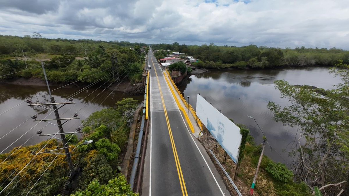 InviasOficial's tweet photo. En Tumaco adelantamos el mantenimiento y reforzamiento de los puentes El Morro, El Pindo y Aguaclara, claves para la movilidad del puerto y el bienestar de sus comunidades.

Las obras incluyeron la construcción de pontones, reparación de losas y nuevos senderos peatonales 🚶‍♀️🌊 https://t.co/wJKPu96cJW