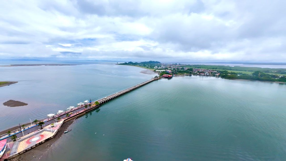 InviasOficial's tweet photo. En Tumaco adelantamos el mantenimiento y reforzamiento de los puentes El Morro, El Pindo y Aguaclara, claves para la movilidad del puerto y el bienestar de sus comunidades.

Las obras incluyeron la construcción de pontones, reparación de losas y nuevos senderos peatonales 🚶‍♀️🌊 https://t.co/wJKPu96cJW