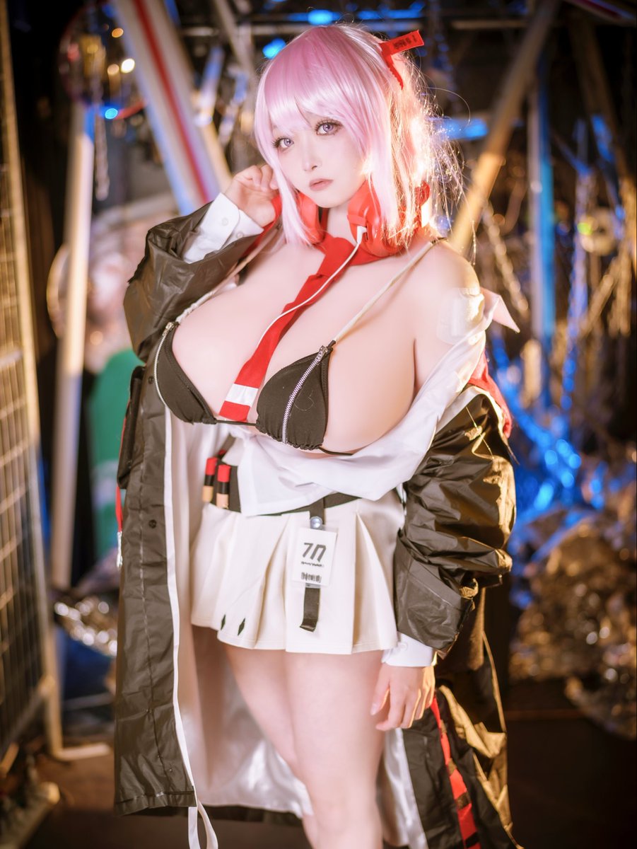 【Cosplay/コスプレ】

和泉元エイミ/ブルーアーカイブ

「…あれ、先生？いつ来た？」

#ブルアカ #cosplay