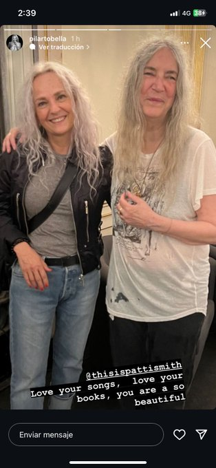 nevermissaabeat's tweet photo. imaginate ser la mama de Rosalía y que tu idola de joven Patti Smith ahora tiene una foto con tu hija y escribe esas palabras. Me explota la cabeza, quiero saber que siente. https://t.co/uLDIJXuffQ