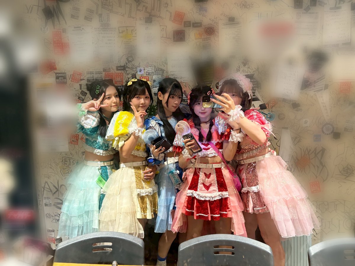 EYECANDY_idol's tweet photo. #EYECANDY オフショット📸

ライブ前のメンバーたち🍬
今日から5daysライブです🎤🔥
たくさん会いに来てください！

ライブ情報は公式アカウントをチェック✅ https://t.co/wAS5JqVaYM